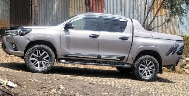 Toyota Hilux 2022 Gold