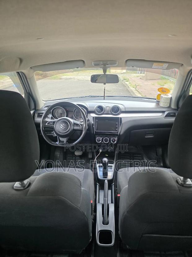 Suzuki Swift 2022 Silver