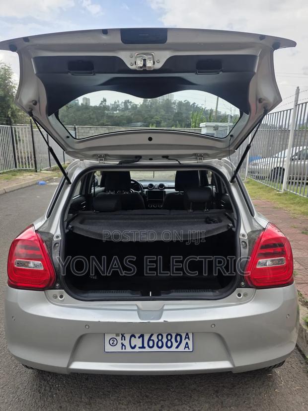 Suzuki Swift 2022 Silver