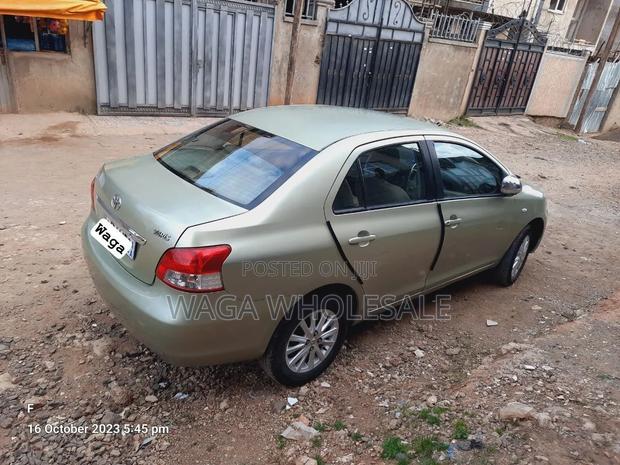Toyota Yaris 2009 Gold