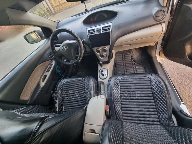 Toyota Yaris 2009 Gold