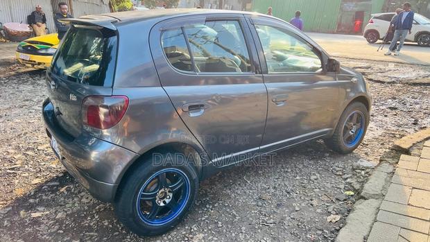 Toyota Vitz 2000 Black