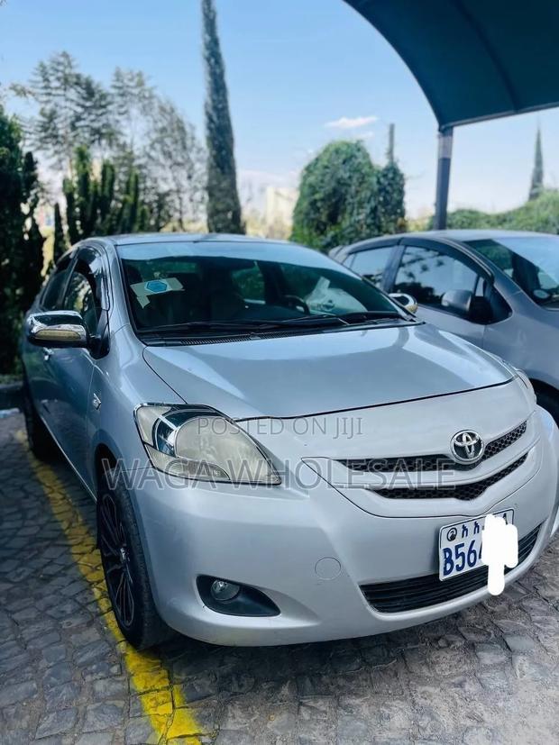 Toyota Yaris 2010 Silver