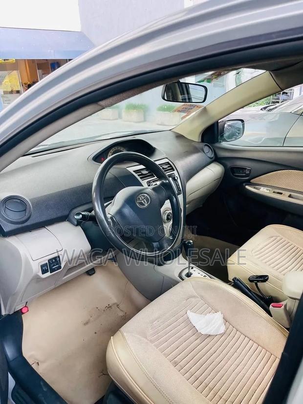 Toyota Yaris 2010 Silver
