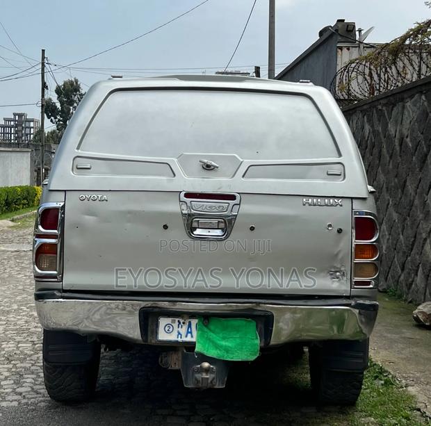 Toyota Hilux 2010 Gray