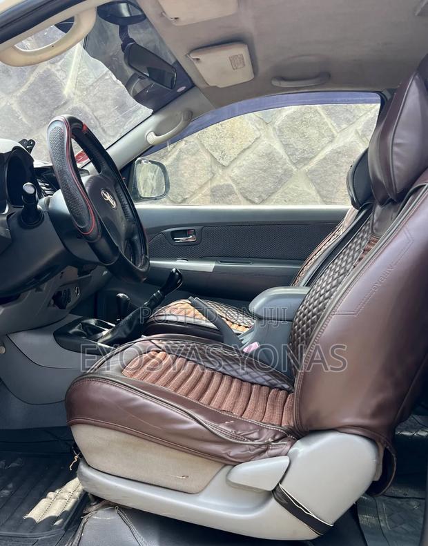 Toyota Hilux 2010 Gray