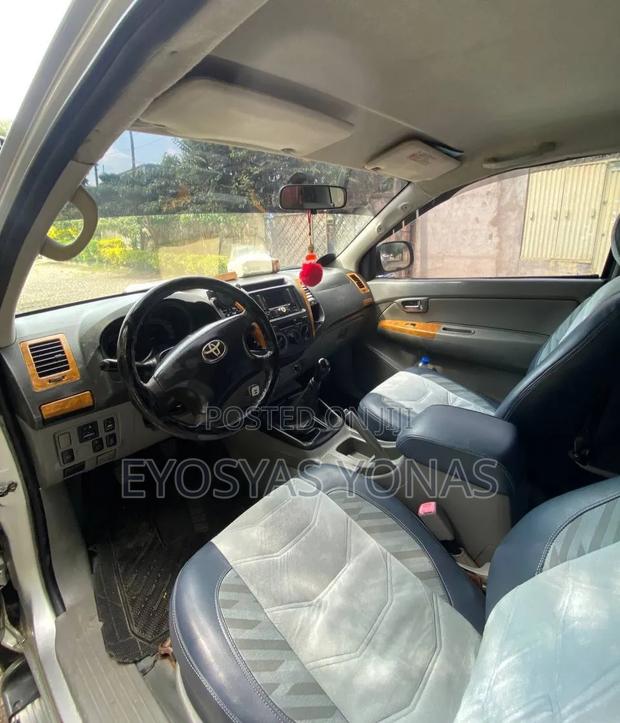 Toyota Hilux 2011 Silver