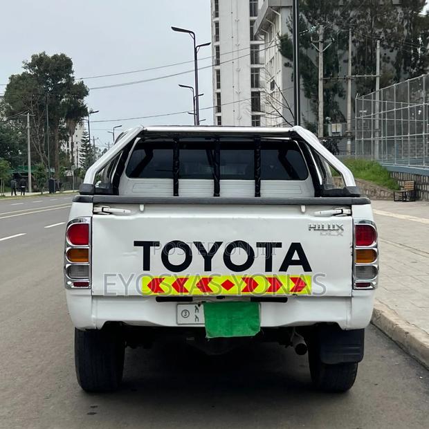 Toyota Hilux 2006 White
