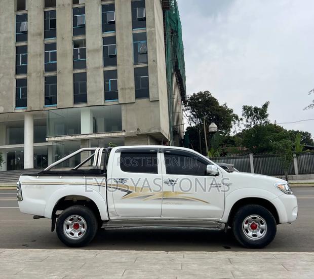 Toyota Hilux 2006 White