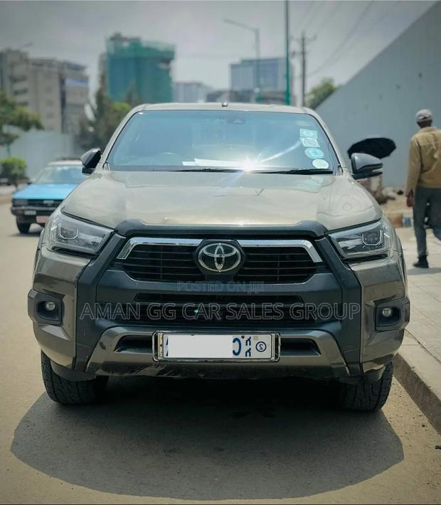 Toyota Hilux 2021 Green