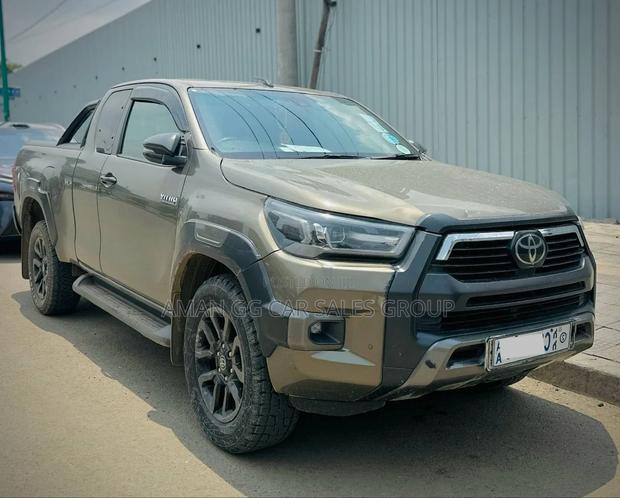 Toyota Hilux 2021 Green