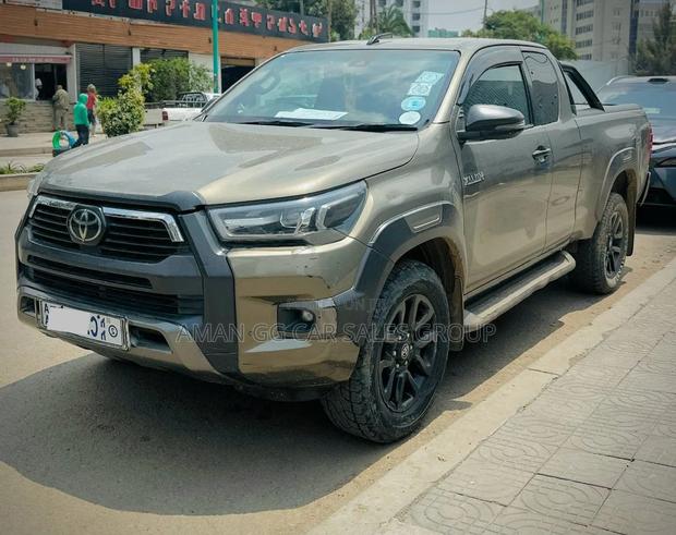 Toyota Hilux 2021 Green