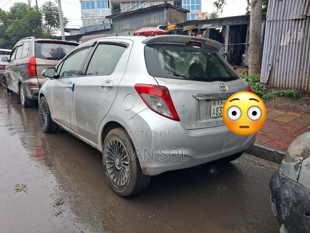 Toyota Yaris 2011 Silver