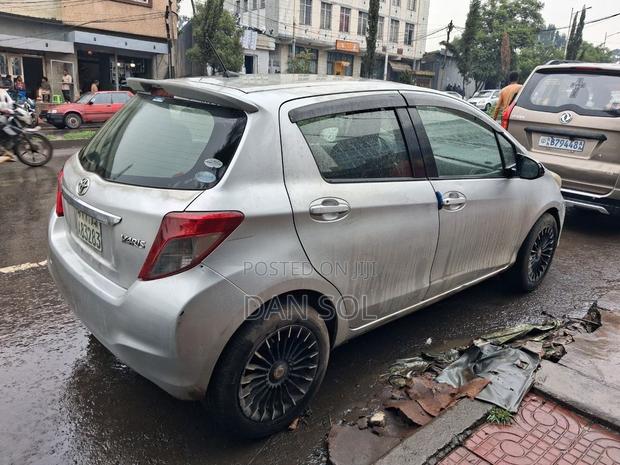 Toyota Yaris 2011 Silver