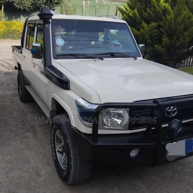 Toyota Land Cruiser 2018 Off white