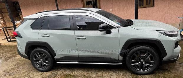 Toyota RAV4 LE 2022 Orange