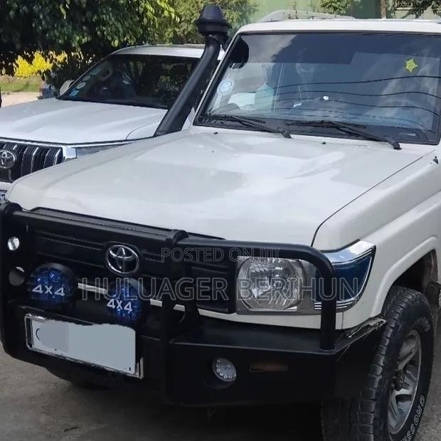 Toyota Land Cruiser 2018 White