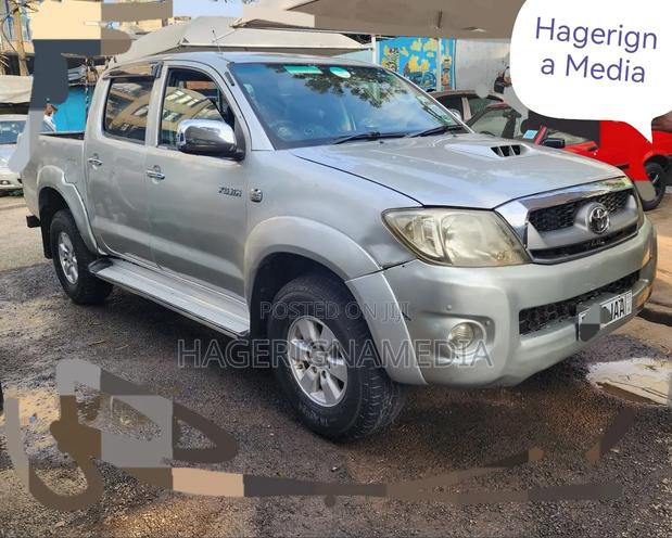 Toyota Hilux 2010 Silver