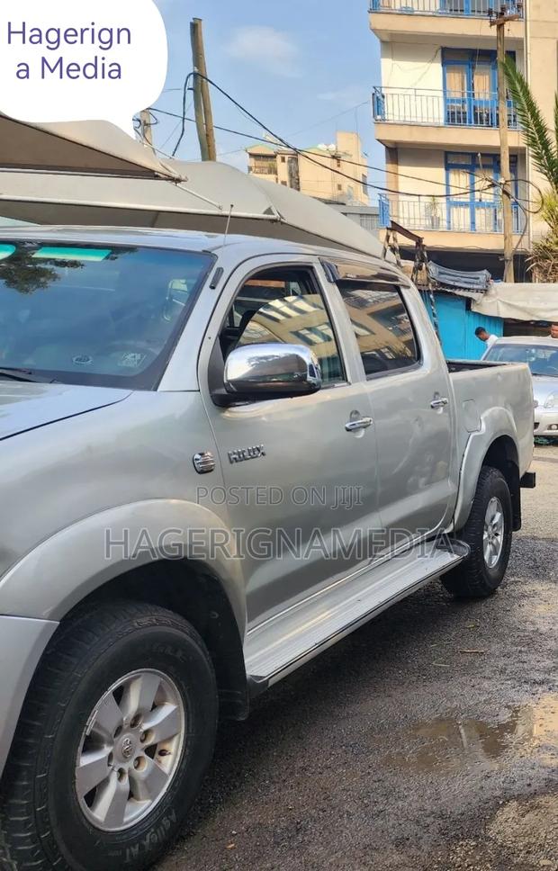 Toyota Hilux 2010 Silver