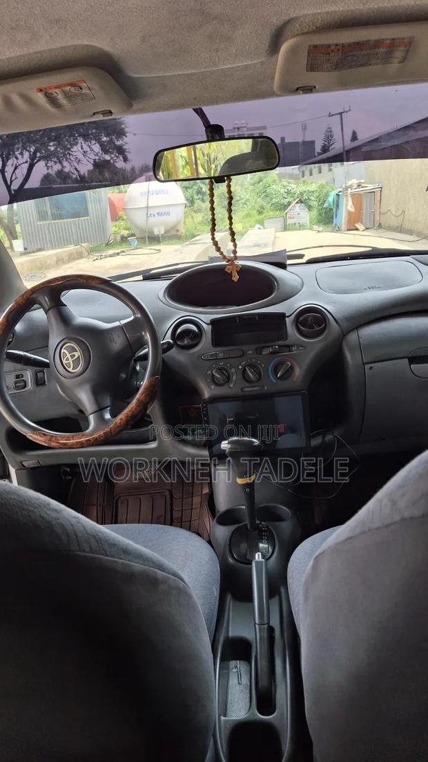 Toyota Vitz 1.0 FWD 5dr 2002 Gray