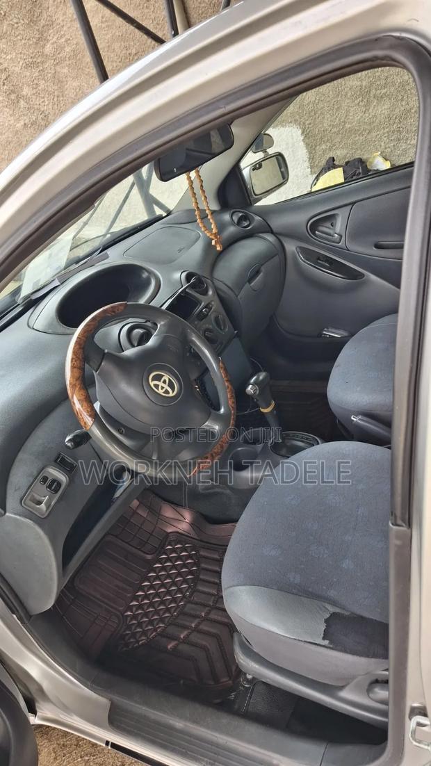 Toyota Vitz 1.0 FWD 5dr 2002 Gray