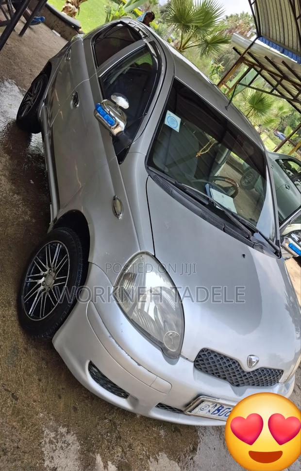 Toyota Vitz 1.0 FWD 5dr 2002 Gray