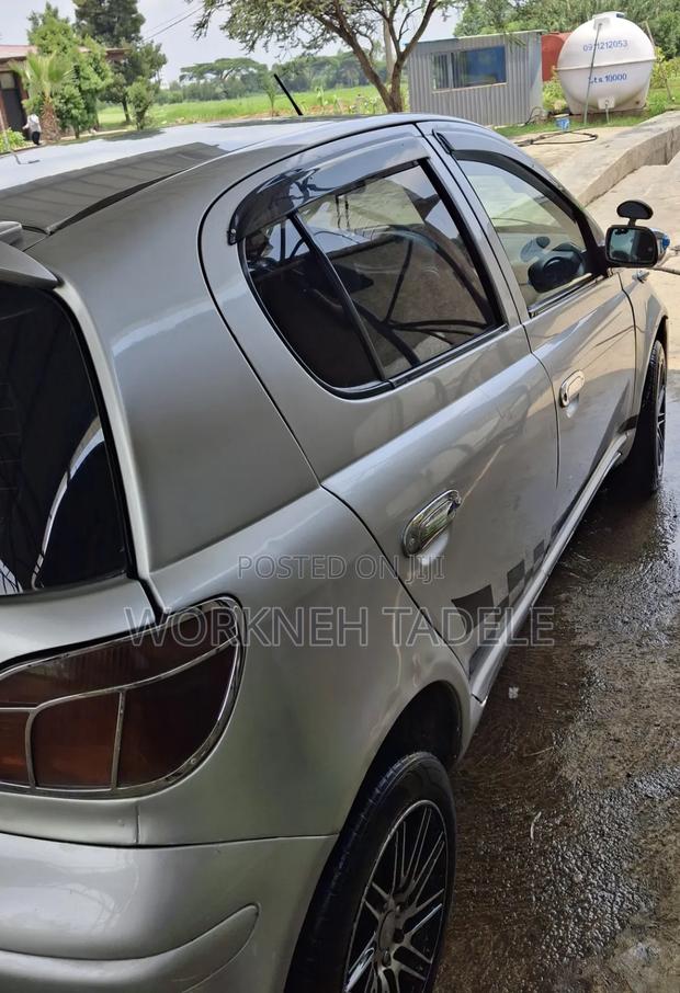 Toyota Vitz 1.0 FWD 5dr 2002 Gray