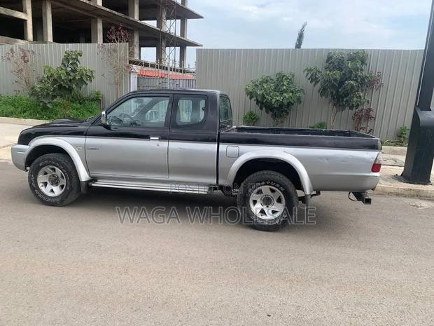 Mitsubishi L200 2003