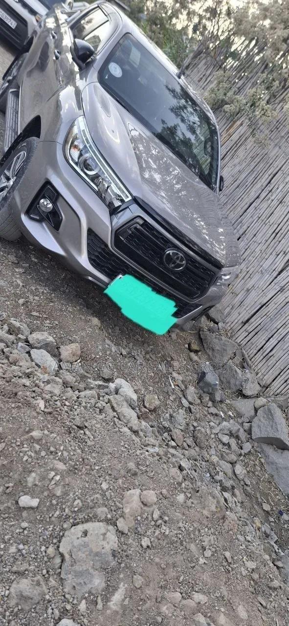 Toyota Hilux 2020 Beige