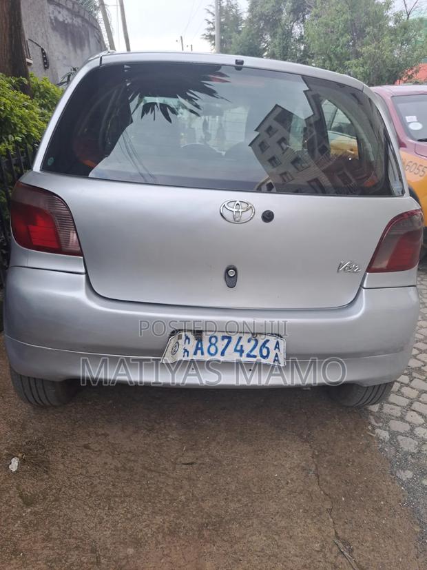 Toyota Vitz 2001 Silver