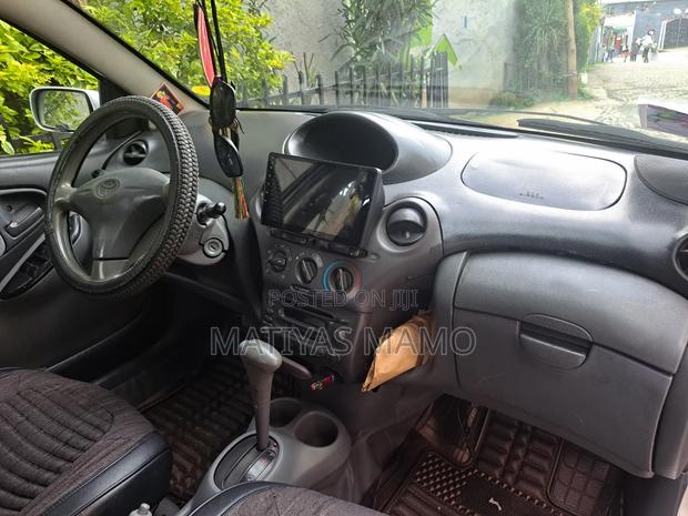 Toyota Vitz 2001 Silver