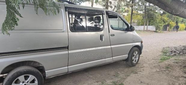 Toyota Raum 2001 Gray