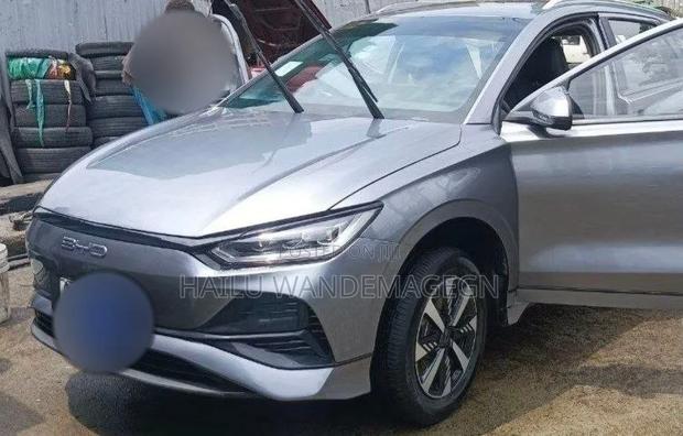 New BYD E2 43 kWh 94 hp FWD 2025 Gray