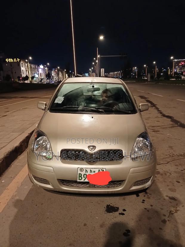 Toyota Vitz 2004 Gold
