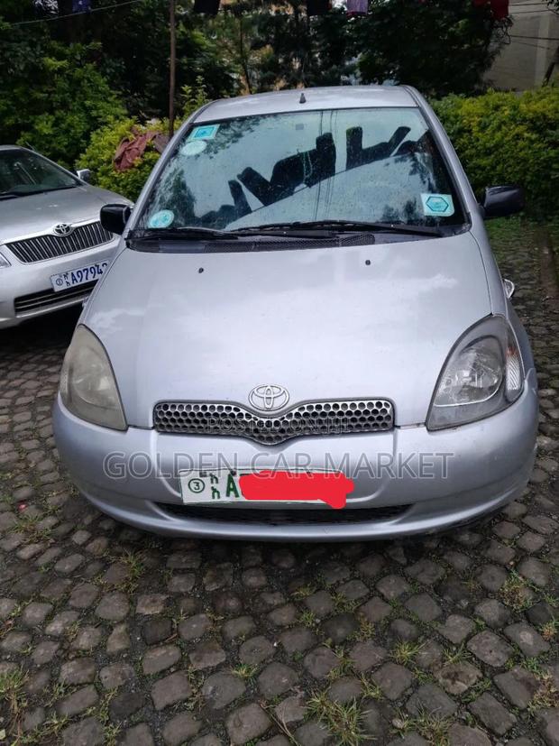 Toyota Vitz 2001 Silver