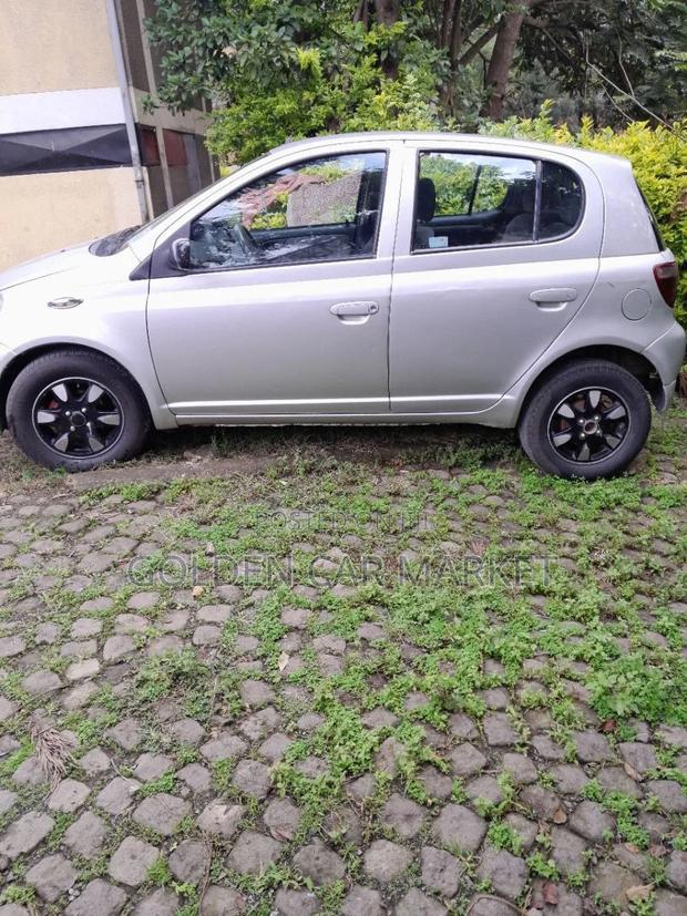 Toyota Vitz 2001 Silver