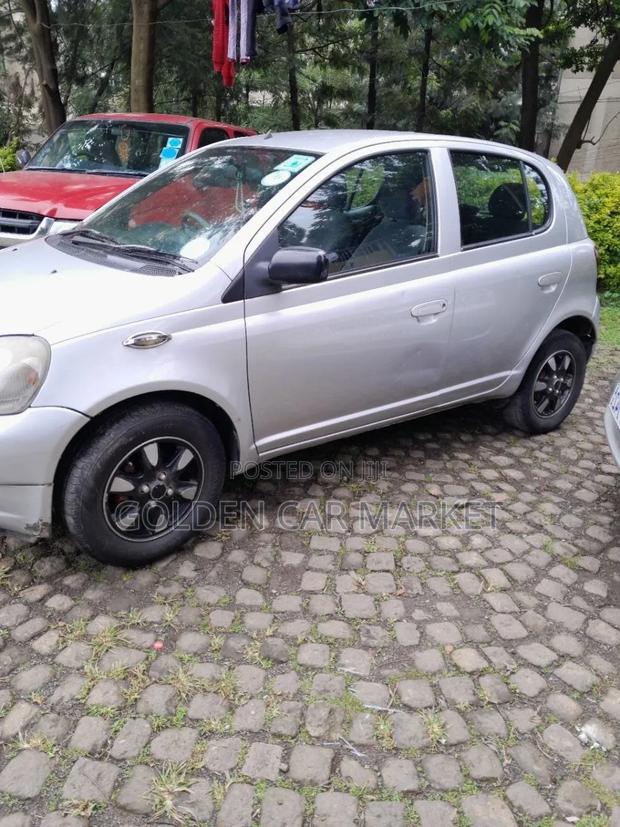 Toyota Vitz 2001 Silver
