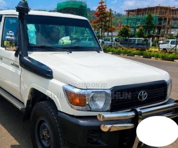 Toyota Land Cruiser 2019 White
