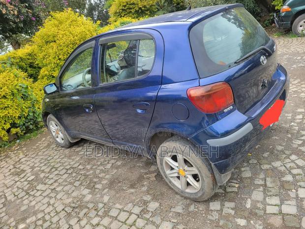 Toyota Vitz 2003 Blue