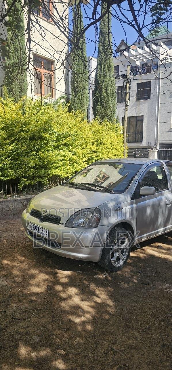Toyota Vitz 2002 Silver