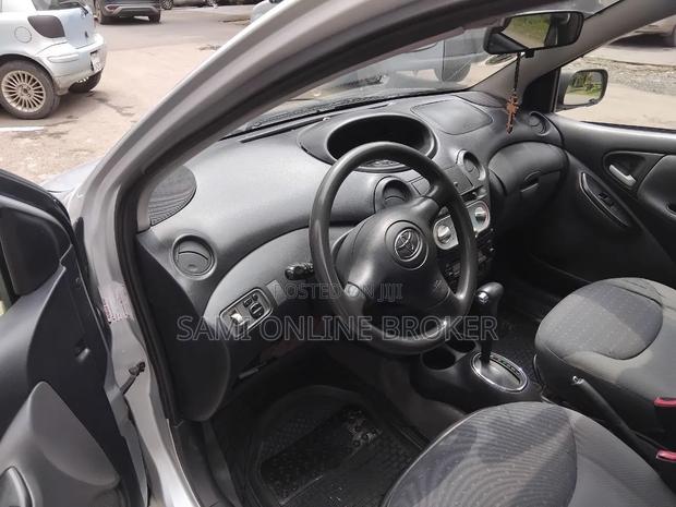 Toyota Vitz 2004 Gray