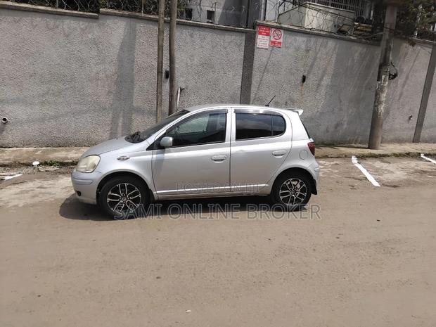 Toyota Vitz 2004 Gray
