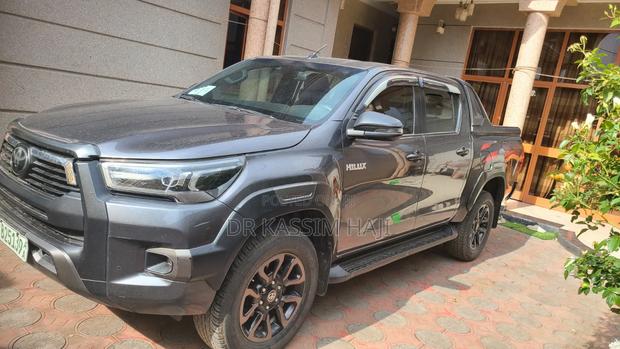 Toyota Hilux 2021 Gray