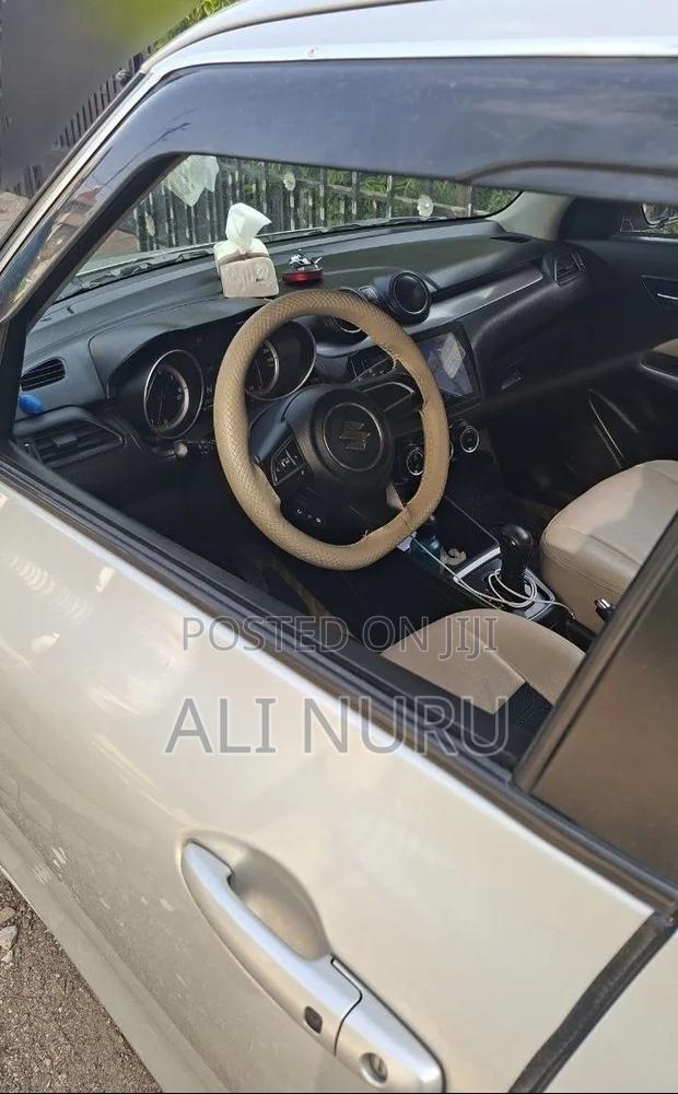 Suzuki Swift 2022 Silver