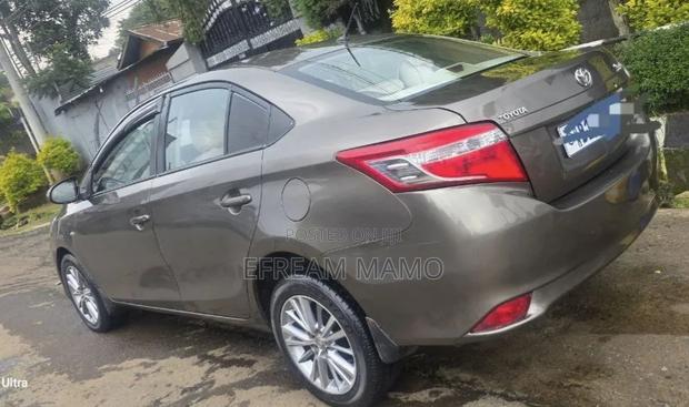 Toyota Yaris 2015 Gray