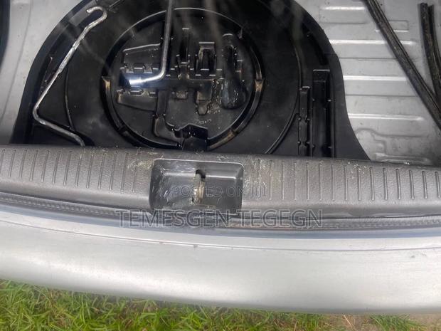 Toyota Vitz 2004 Silver