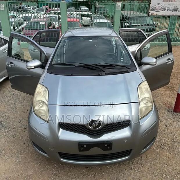 Toyota Vitz 2003 Gray