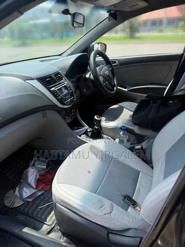 Hyundai Accent 2012 Black