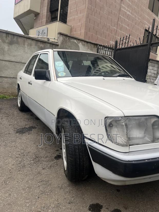 Mercedes-Benz 230E 1989 White