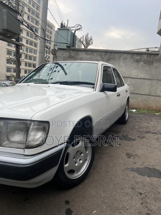 Mercedes-Benz 230E 1989 White